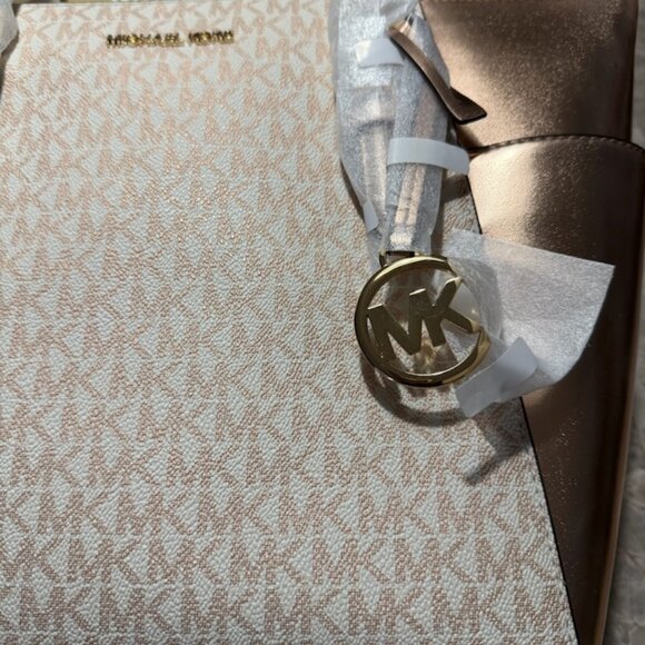 ULTRA RARE ROSE GOLD KORS MONOGRAM AND LEATHER TOTE! NEW WITH TAGS AND CHARM!! - Picture 7 of 7
